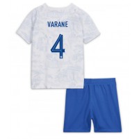 Dres Francuska Raphael Varane #4 Gostujuci za djecu SP 2022 Kratak Rukav (+ kratke hlače)